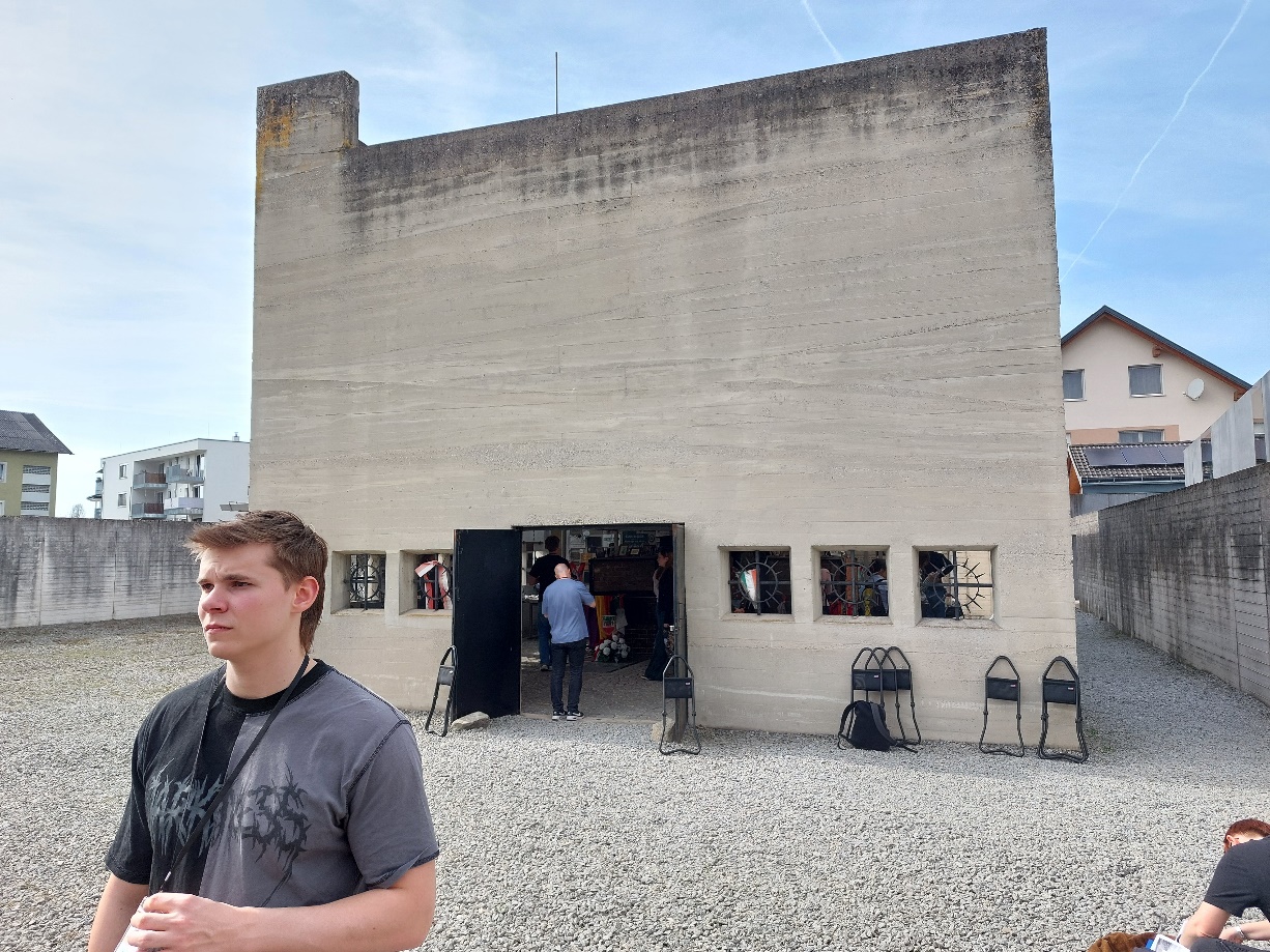 Erhaltenes Krematorium der KZ-Gedenkstätte Gusen im heutigen Wohngebiet